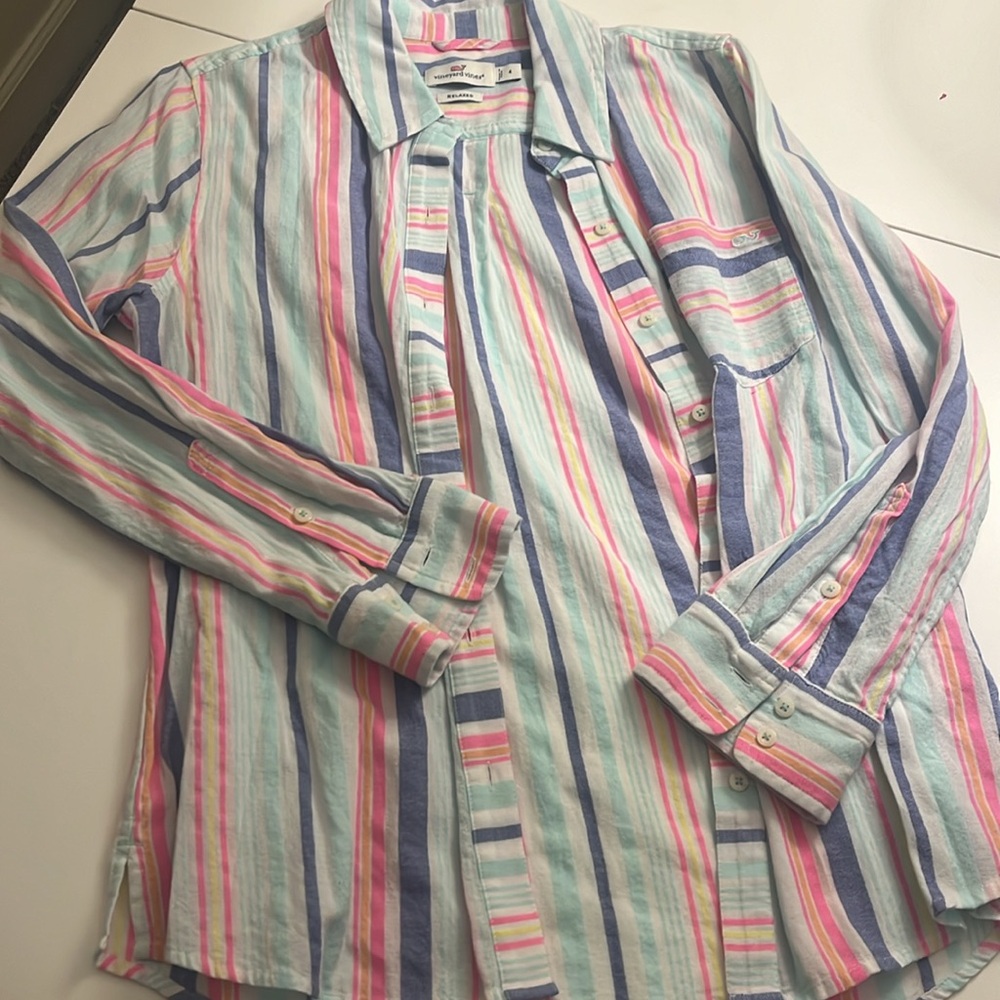 Vineyard Vines Relaxed Fit Pastel Striped Women’s Button Up - Picture 2 of 3
